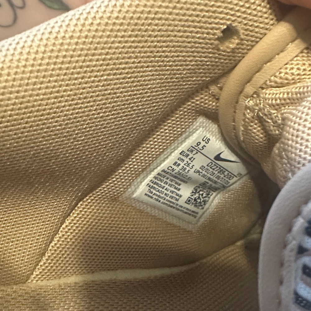 Nike Tan and Cream Patterned Sneakers (NO BOX) - Picture 6 of 7